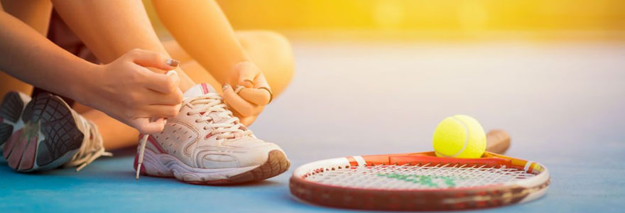 Comment bien choisir son équipement de tennis